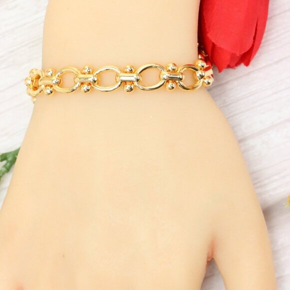 "Trendy Handmade Bracelet – A Thoughtful Gift for Girls & Women | UNVRC1605 - Picture 5 of 10